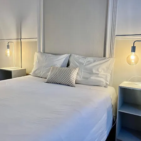 Lisbon Guests Apartments-3